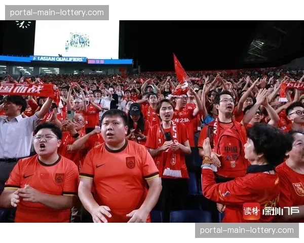 现场观察：球迷对主队一次绝佳转换机会打高发出叹息