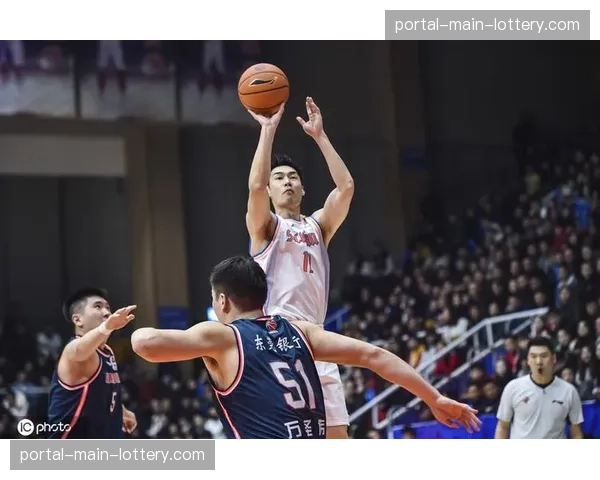 上海久事大鲨鱼轻取青岛国信水产，快攻得分以24-8领先